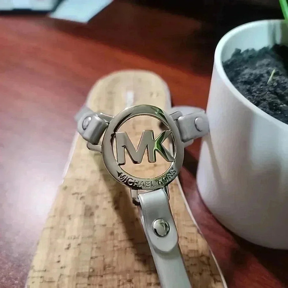 Michael Kors sandals. Size 9 - Picture 7 of 7